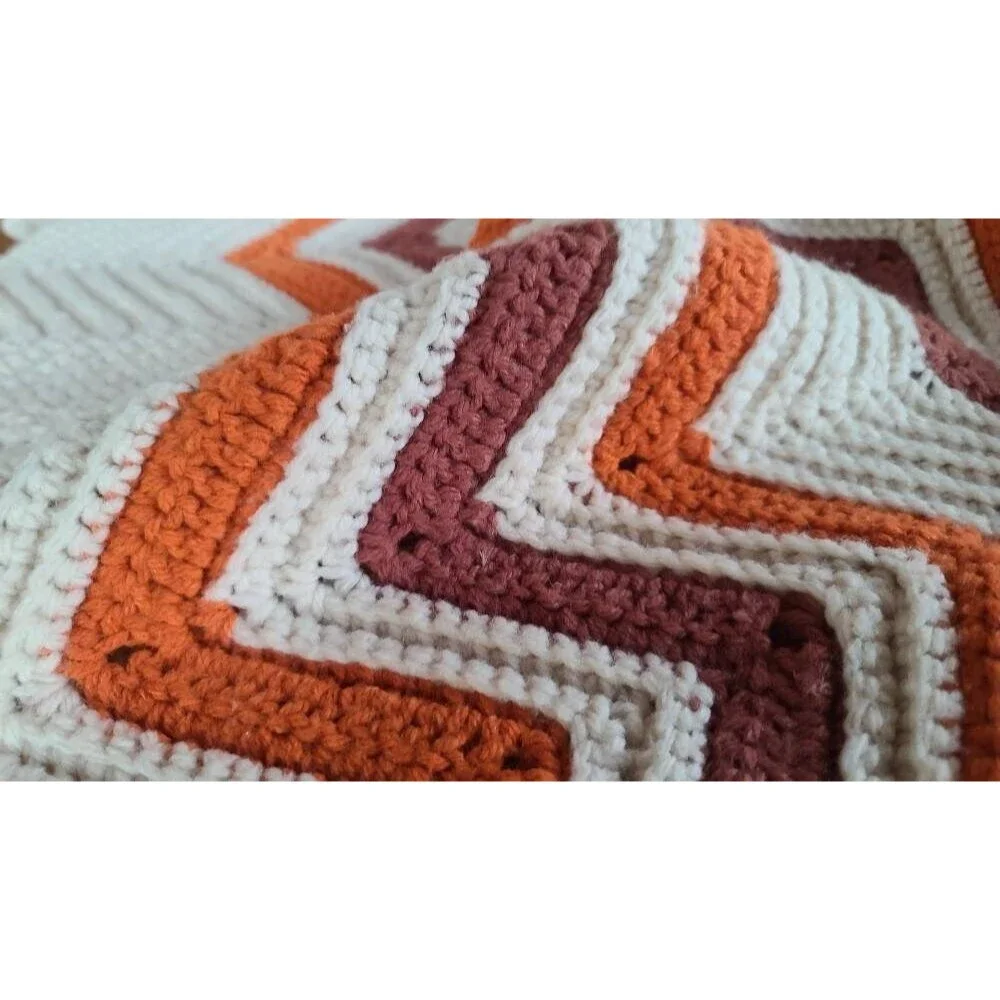 Small Zigzag Pattern Handmade Blanket